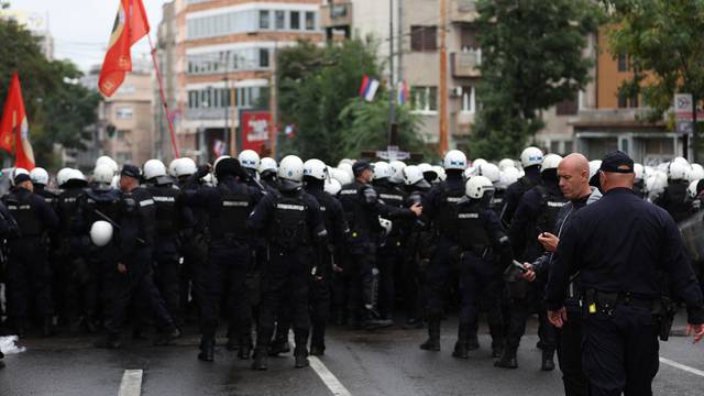 Beograd: Policija je blokirala protivnike Europrajda 