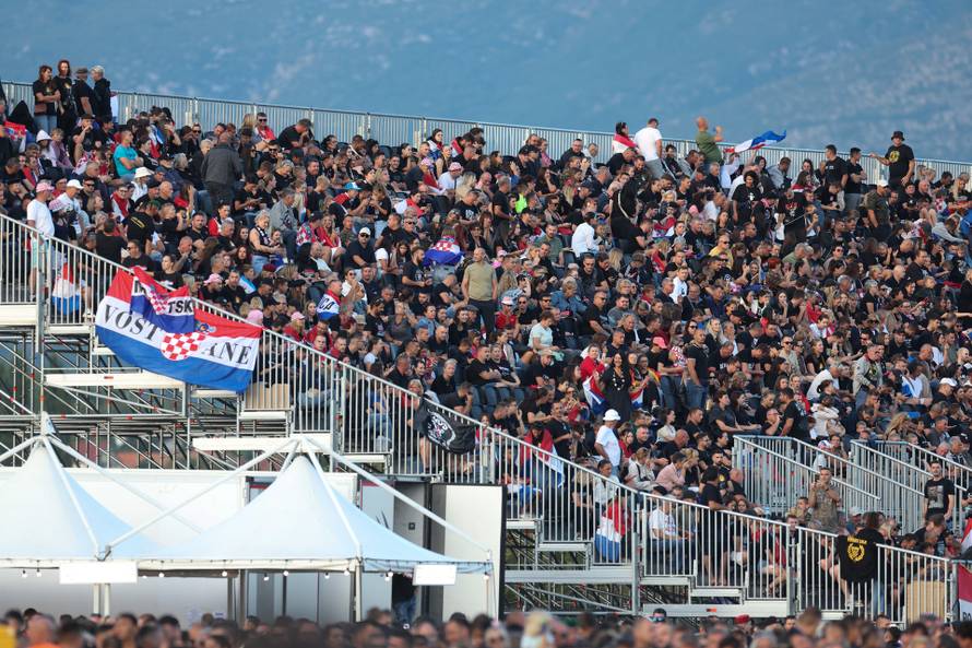 Sinj: Thompsonovi obožavatelji čekaju početak koncerta na hipodromu