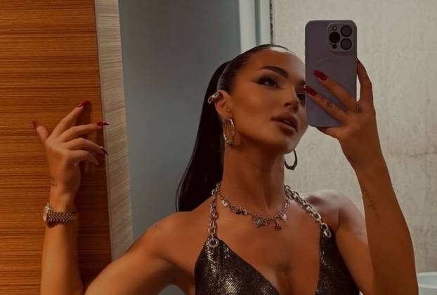 FOTO Voli pozirati u tangicama i naglašavati obline: Popularna 'Džehvy' uskoro stiže u Zagreb