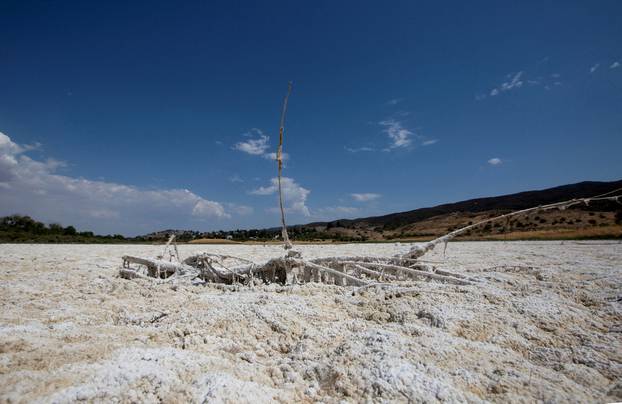 FILE PHOTO: FILE PHOTO: Extreme heat combines with drought conditions in California