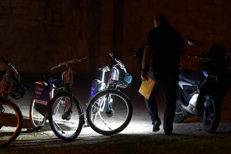 Šibenik: Žena ozlije?ena pirotehni?kim sredstvom na svadbi