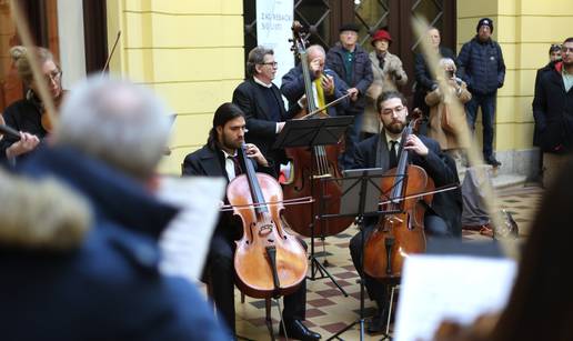 VIDEO Adventski 'warm up' u Oktogonu otvorili su Zagrebački solisti simpatičnim koncertom