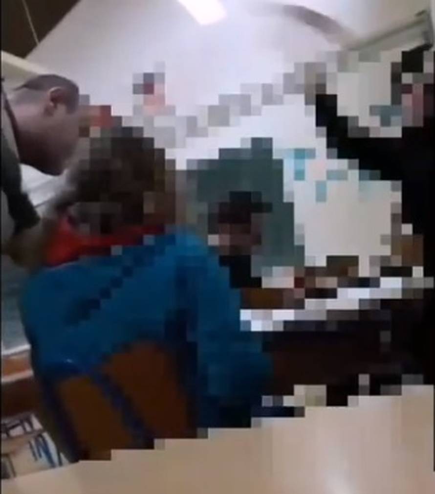 Divljanje u razredu: Maltretirali nastavnika, gađali ga i vrijeđali