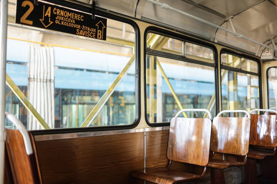 Zagreb: Tramvaj ZET-a koji vozi već pola stoljeća