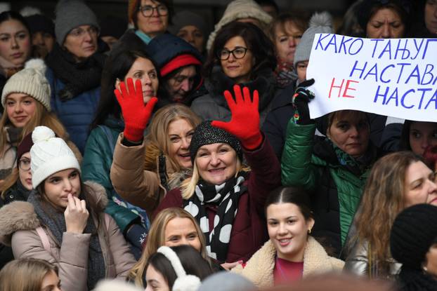 Beograd: Prosvjed "Učitelji i nastavnici su uz studente" ispred Filozofskog fakulteta