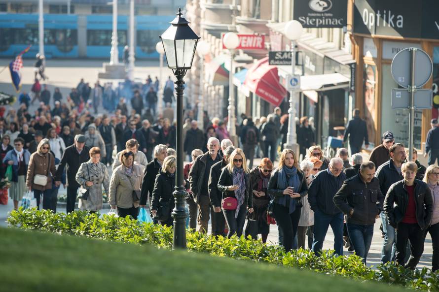 Dan je Svih svetih: Pogledajte fotografije s hrvatskih groblja