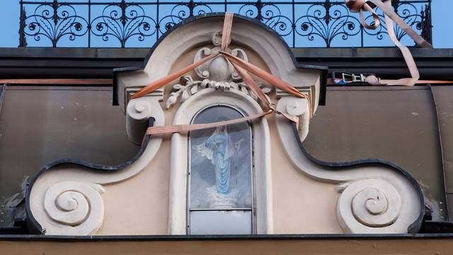 Zagreb: Improvizacija na fasadi koja već tri godine spriječava njezino urušavanje
