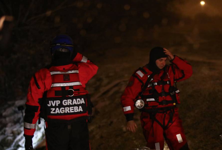 Zagreb: Zbog loših vremenskih uvjeta obustavljena potraga u rijeci Savi