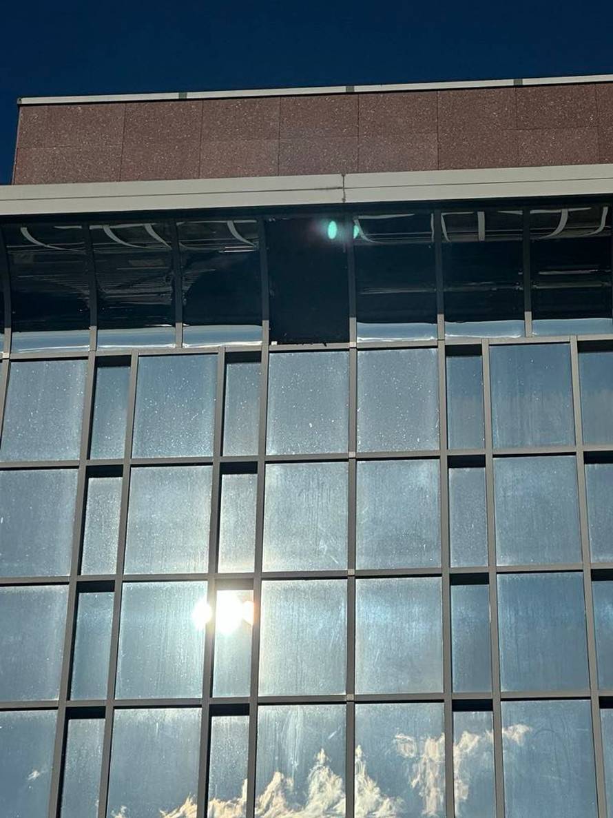 Palo staklo sa zgrade hotela u Zagrebu, umalo pogodilo ženu u glavu: 'Imala sam puno sreće!'