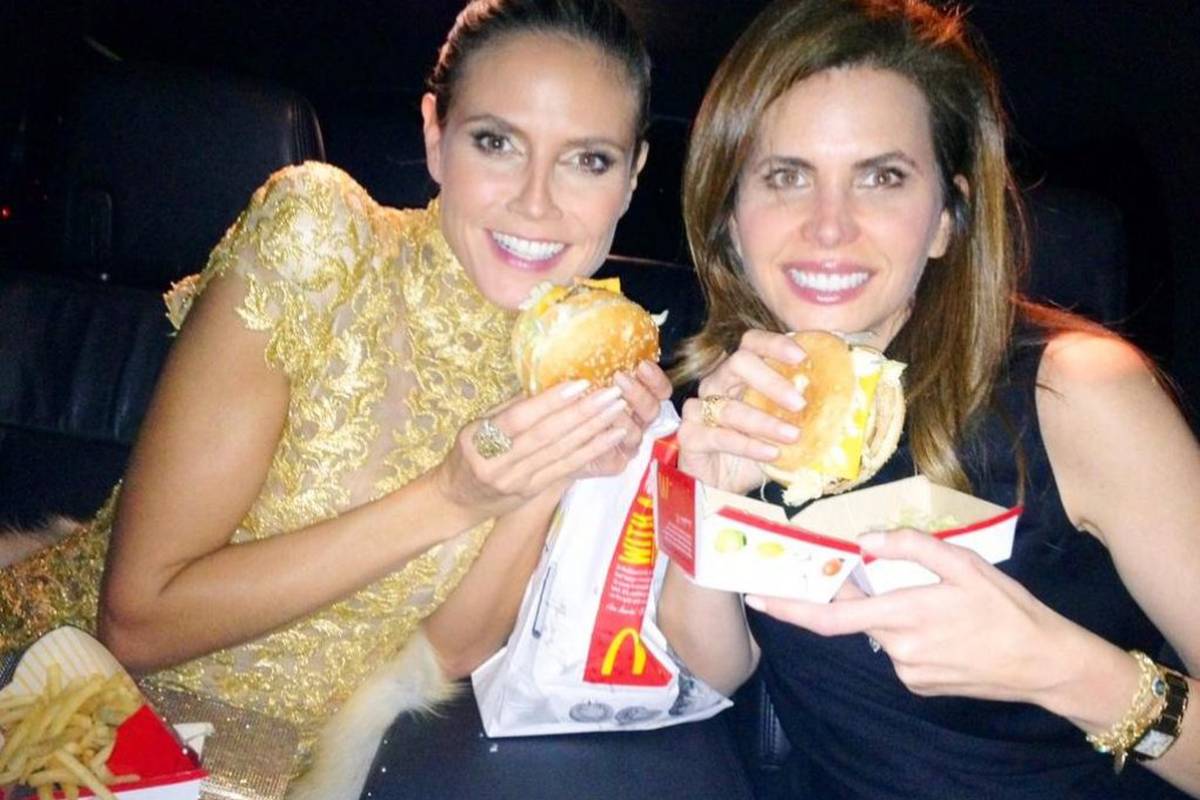Jede 'junk' i izgleda tako seksi: Heidi se 'davila' hamburgerom