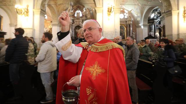 Rijeka: Nadbiskup Mate Uzinić blagoslovio maslinove grane