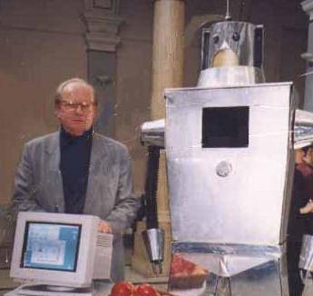 Prvi hrvatski robot sreo 'tatu' nakon 60 godina: 'Kakav dar!'