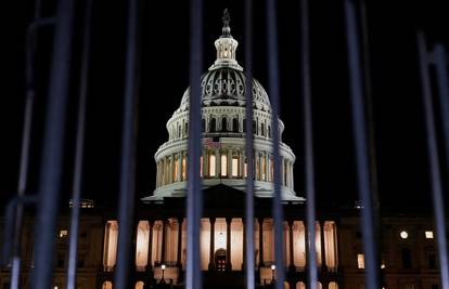 Ugašena je američka vlada!