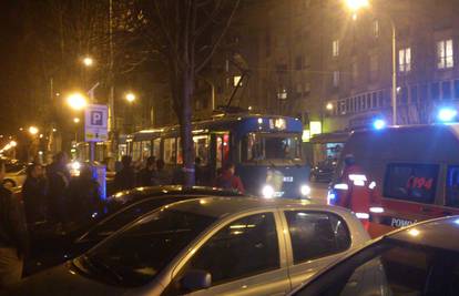 Drama: U sudaru tramvaja i auta nekoliko je ozlijeđenih