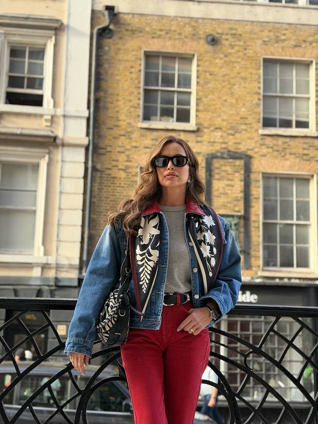 FOTO Pogledajte kako Severina uživa u Londonu! Za šetnje po gradu imala razne kombinacije