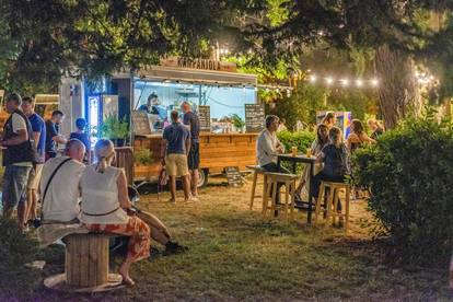 Foto galerija: U Puli počeo prvi istarski ulični gastro festival