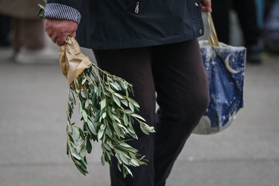 Zagreb: Veliki broj građana proslavilo je blagdan Cvjetnice posvetom maslinovih grančica
