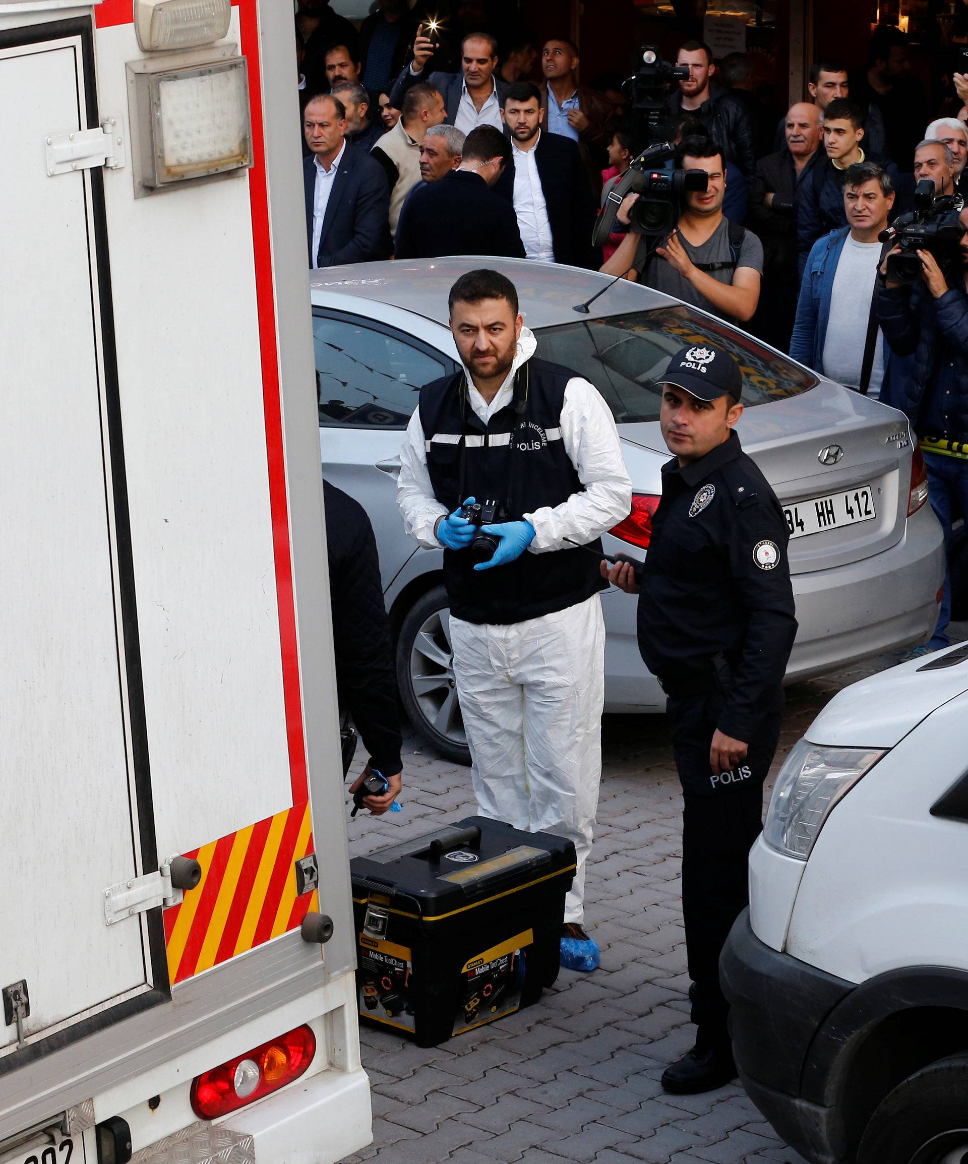 Turkish police and forensic experts arrive at a car park where a vehicle belonging to Saudi Arabia's consulate was found, in Istanbul