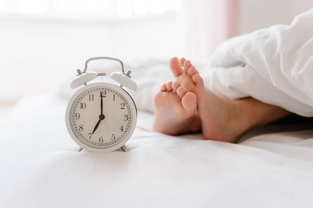 Feet,Of,Little,Girl,On,Bed,Under,White,Blanket,,Sleep