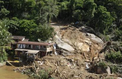 Odron blata zatrpao selo i oko 60 ljudi u Indoneziji