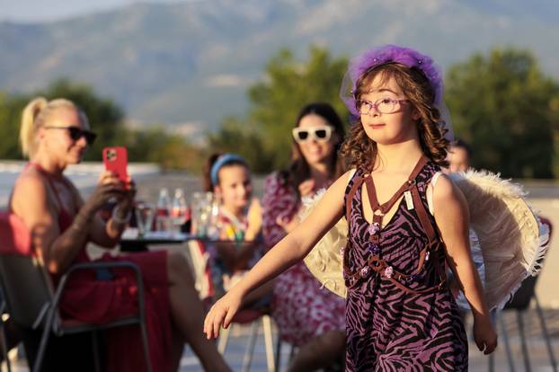 Split: Djeca sa Downovim sindromom nosila reviju u sklopu 'Ljetnih dana malih Downića'