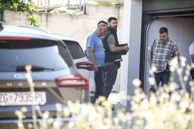 Zagreb: Policijski očevid još uvijek traje gdje su sinoć u ulici Črna voda ubijeni muškarac i žena