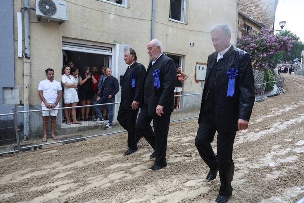 Sinj: Zbog jakog pljuska odgođena 310. Sinjska alka