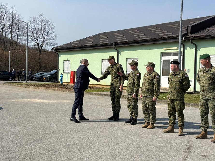 Prvi dan vojnog roka u Slunju