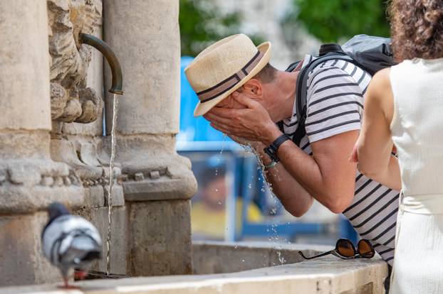 Prvi dan ljeta u Dubrovniku obilježen je sparinom