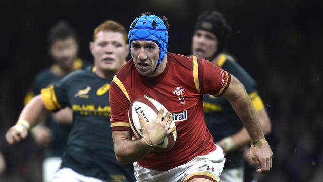 Wales' Justin Tipuric breaks through the South African defence to score a try