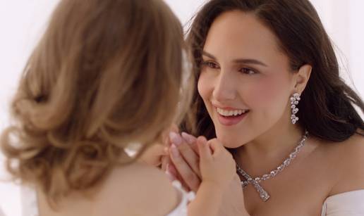 Lana Jurčević objavila je novu pjesmu, po prvi put pokazala i kćer u spotu: 'Ti si moje čudo!'