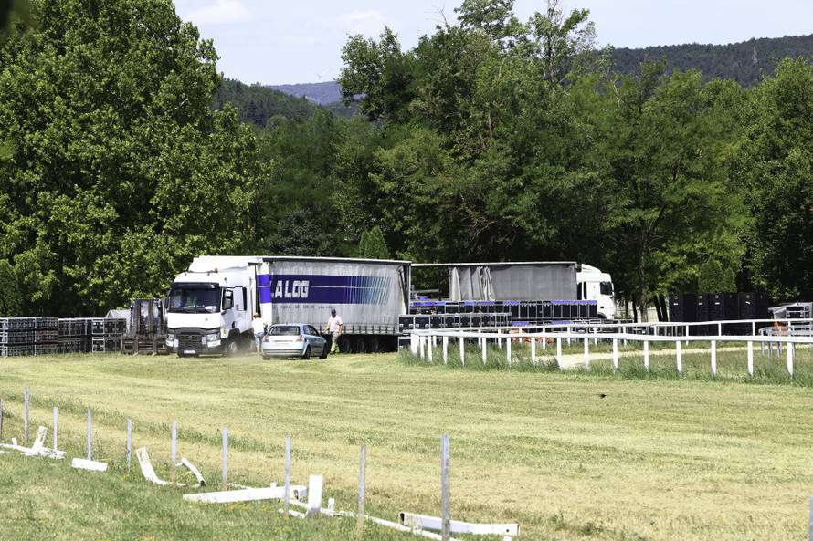 Sinj: Pripreme na sinjskom hipodromu za koncert Marka Perkovića Thompsona