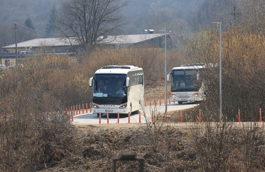 Ministar Anušić i general Kundid na prvom danu TVO-a na Slunju