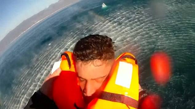 Dramatično spašavanje: Izvukli su izbjeglicu s tonućeg broda
