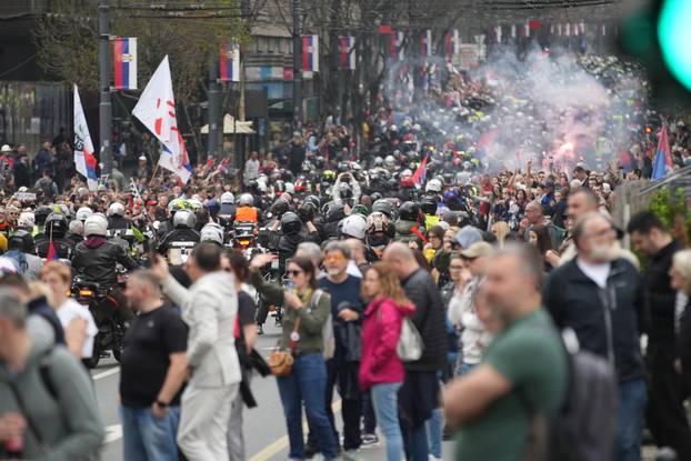 Beograd: Tisuće motorista stigalo je dati podršku studentima 