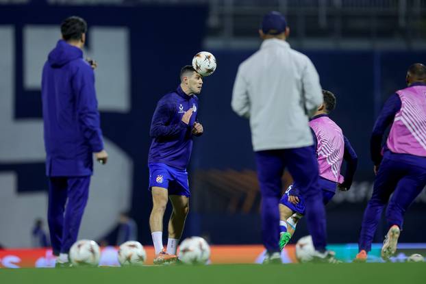 Zagreb: Zagrijavanje igrača uoči početka utakmice GNK Dinamo - Celta Vigo