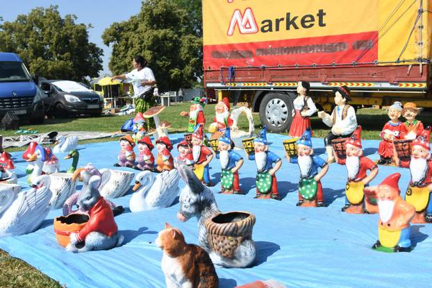 Koprivnica: Popularni buvljak zbog toplotnog vala ipak je imao nešto manje prodavača i kupaca