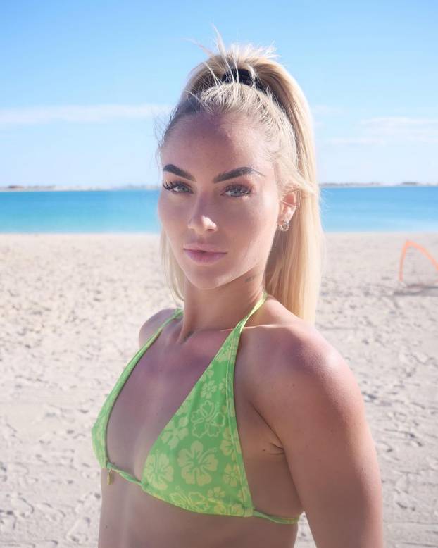 FOTO Slavlje Švicarki pratila je s klupe, a kada je izašla na teren proslaviti - gledali su samo nju