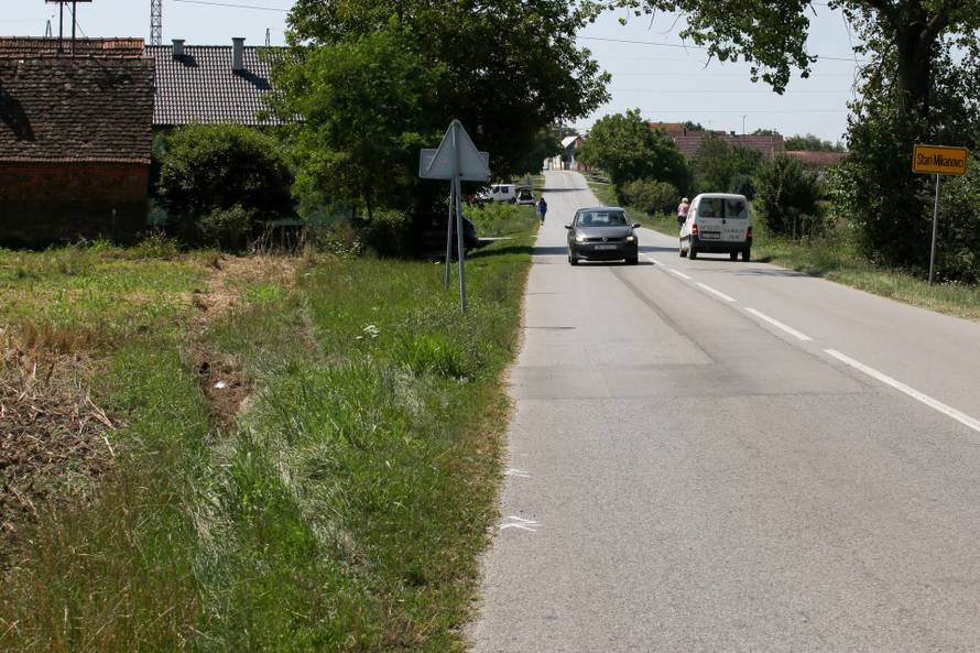 U prometnoj nesreći u Starim Mikanovcima poginula četiri mladića