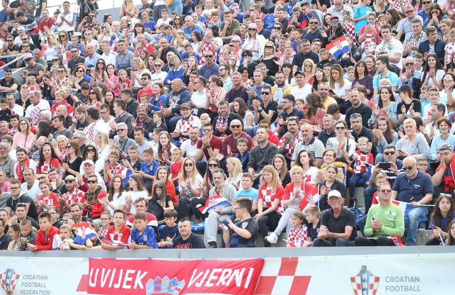 Prijateljska utakmica Hrvatske nogometne reprezentacije i NK OmiÅ¡ povodom 100 godina istoimenog kluba