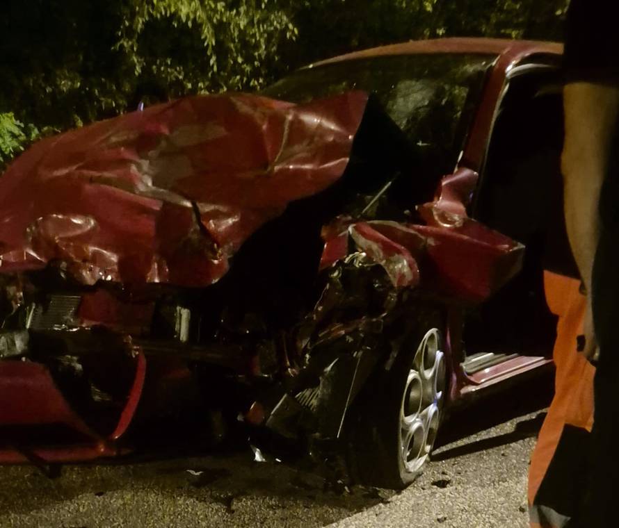 Imamo fotke! Pogledajte kako izgleda službeni automobil koji je slupao pijani HDZ-ovac
