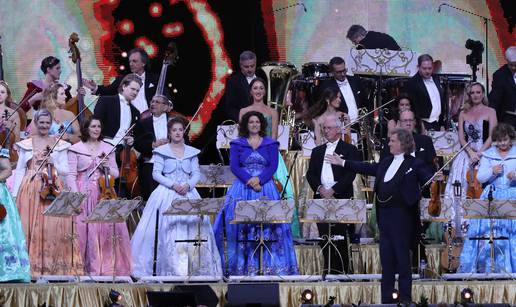 FOTO Spektakl u zagrebačkoj Areni: Violinist André Rieu je s orkestrom oduševio publiku