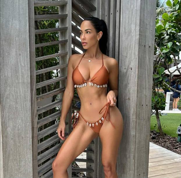 FOTO Melissa uči za medicinsku sestru, ali tko će uz nju uopće htjeti ozdraviti?