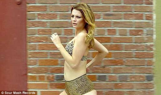 Mischa Barton ulicama trčala samo u rublju leopard uzorka