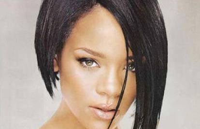 Rihanna se slikala gola za njemački časopis FHM...