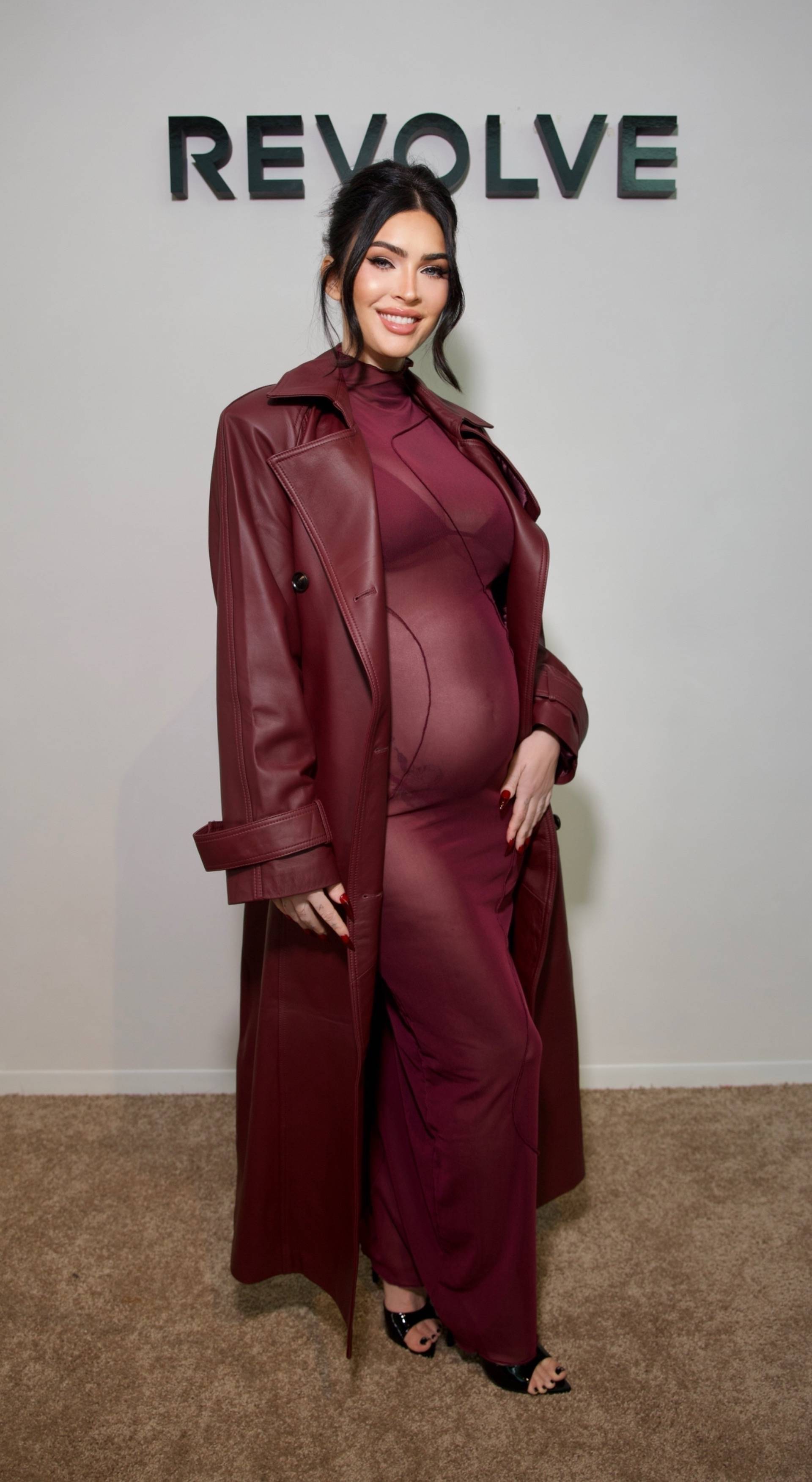 *PREMIUM-EXCLUSIVE*  Megan Fox Shows Off Her Baby Bump for the First Time While Shopping at Revolve’s Holiday Shop at The Grove