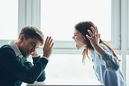 10 ženskih rečenica od kojih se muškarcima 'diže kosa na glavi'