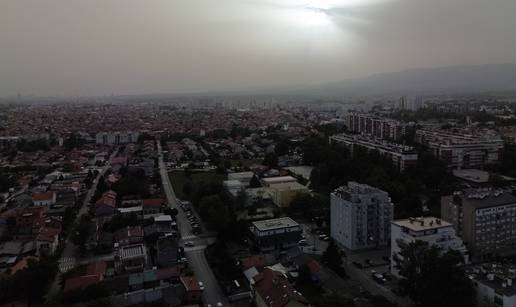 VIDEO Saharski pijesak: Ovako je u petak izgledalo nebo iznad Zagreba. Danas će biti još gore