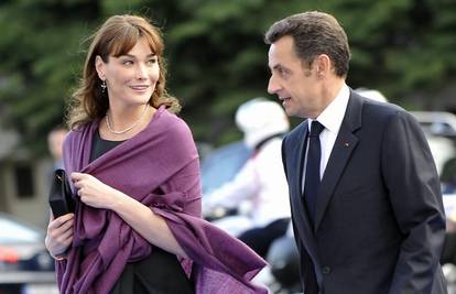 Sarkozy se riješio Carlinog bivšeg, a useljava drugom?