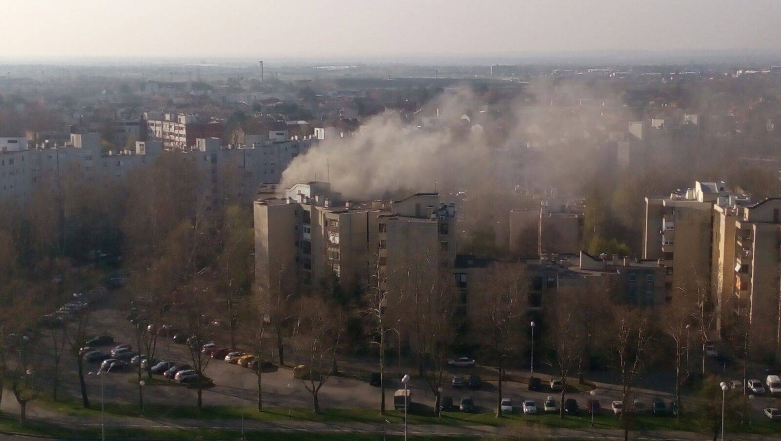 Gorjelo u Dugavama: U zgradi se od dima ugušio muškarac
